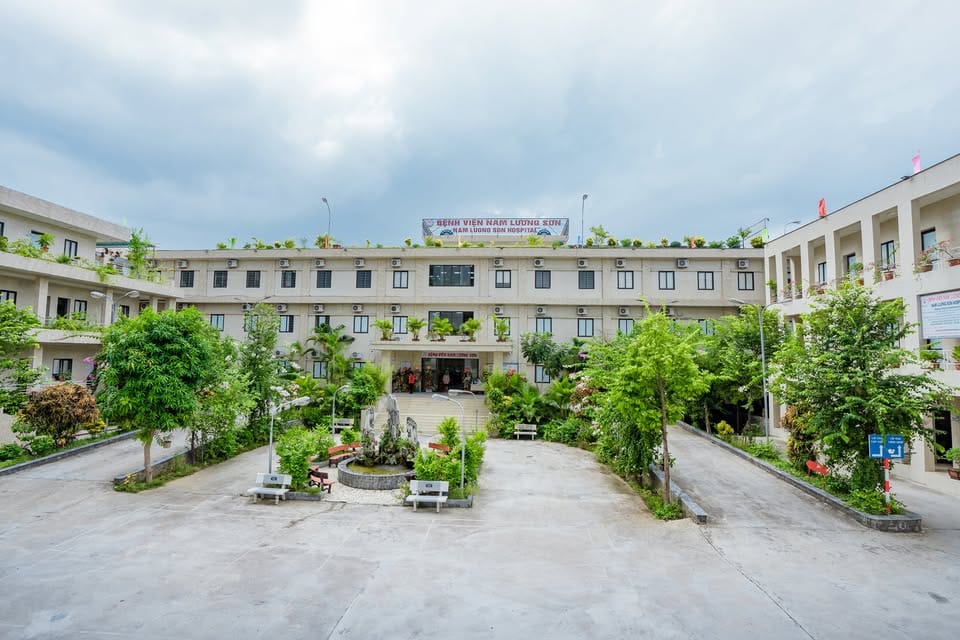 Bệnh Viện Nam Lương Sơn - xe cứu thương Hoà Bình