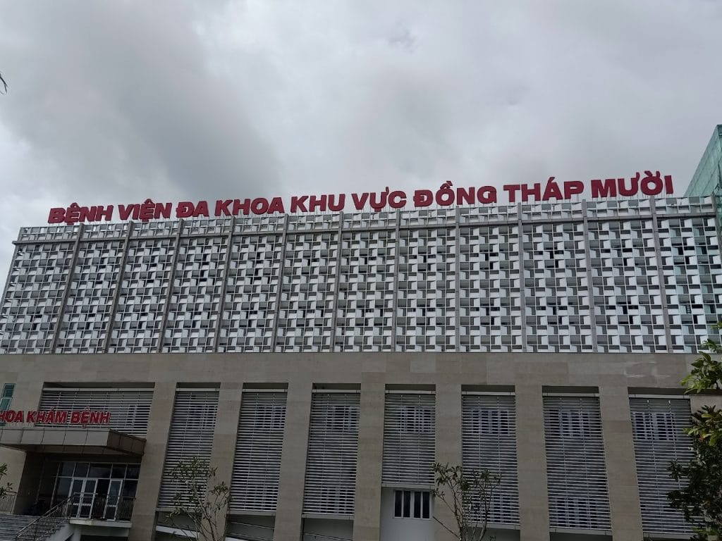 Bệnh viện Đa khoa Khu vực Tháp Mười - xe cứu thương Đồng Tháp