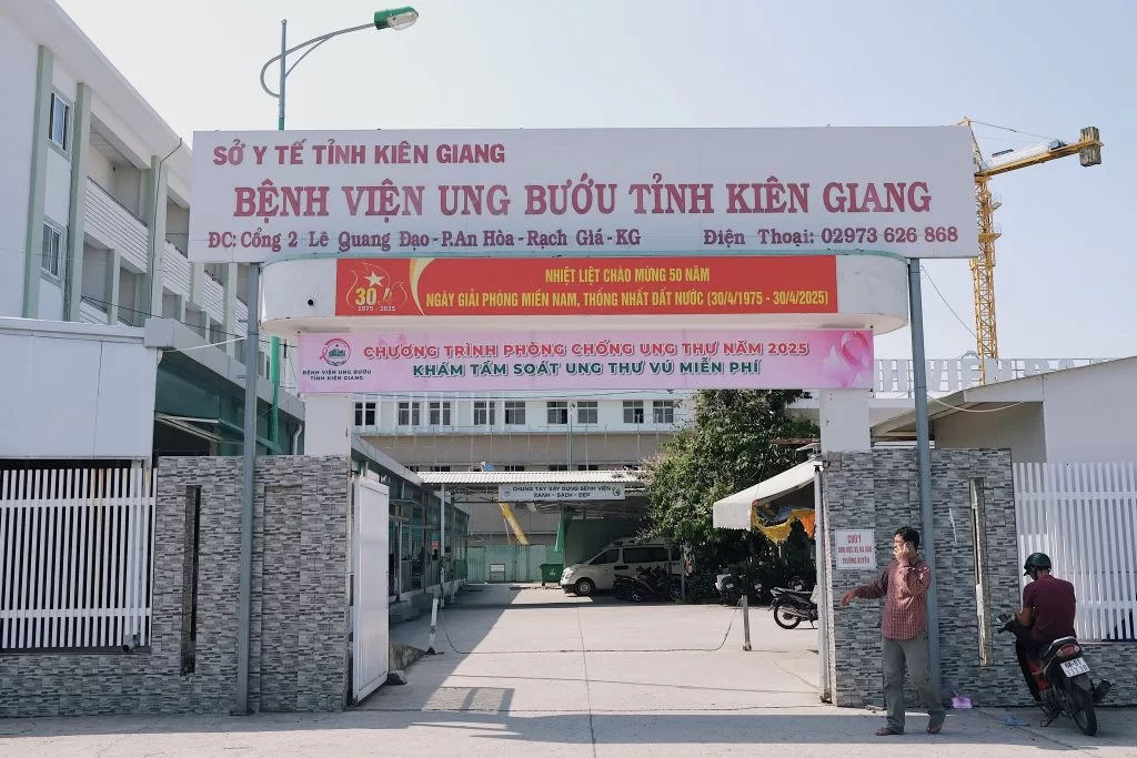 Bệnh viện Ung bướu Kiên Giang - xe cứu thương Kiên Giang